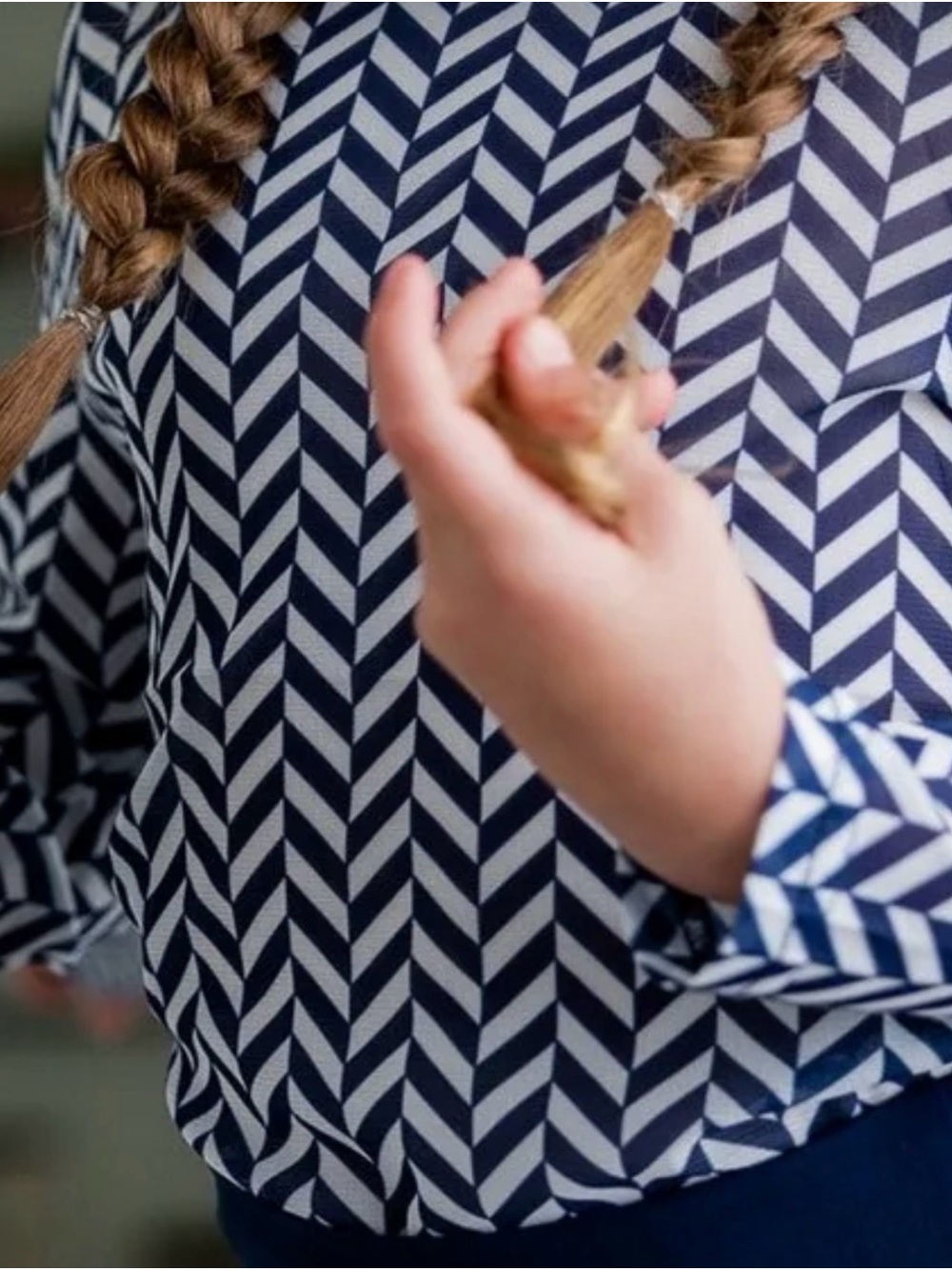 Chevron-Print Long Sleeve Blouse in Navy and White